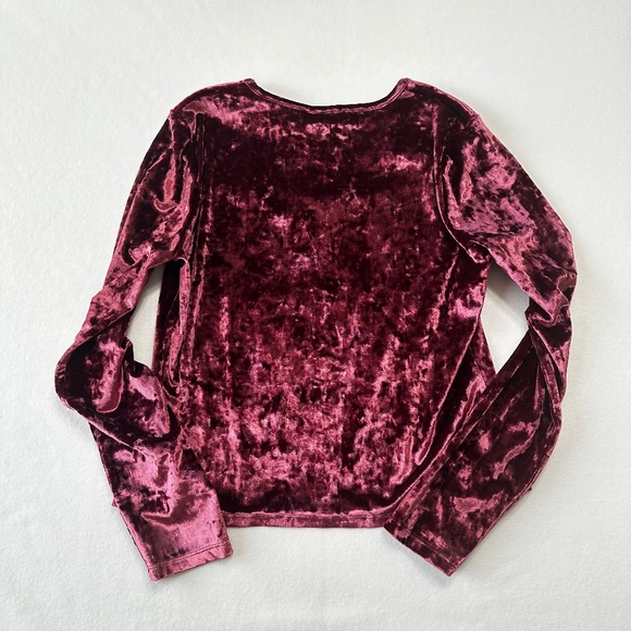 NEW Michael Koss Women’s Dark Ruby Crushed Velvet Keyhole Long Sleeve Top Large - Picture 7 of 7